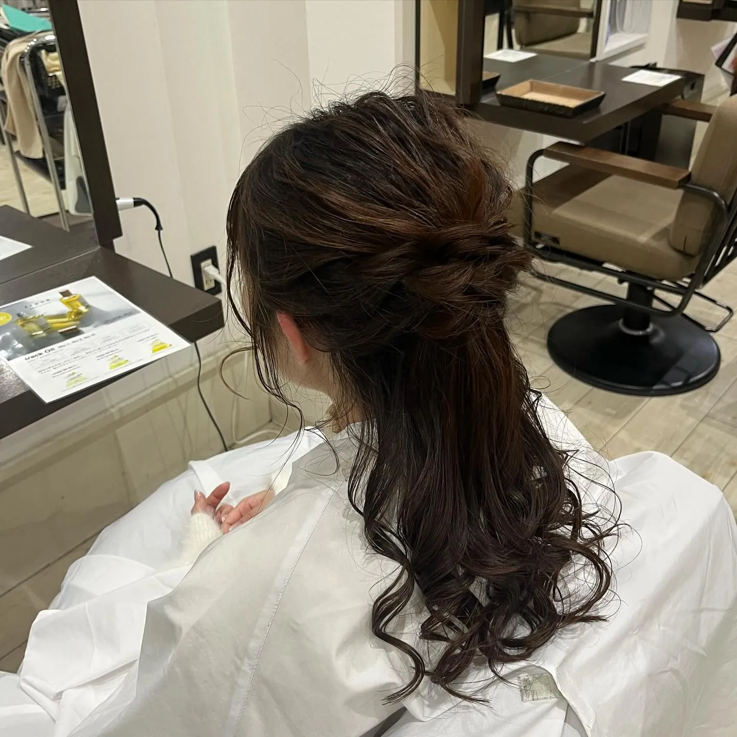 ヘアアレンジの練習をしています！